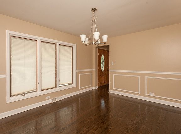 5th image of 1447 Heather Hill Cres