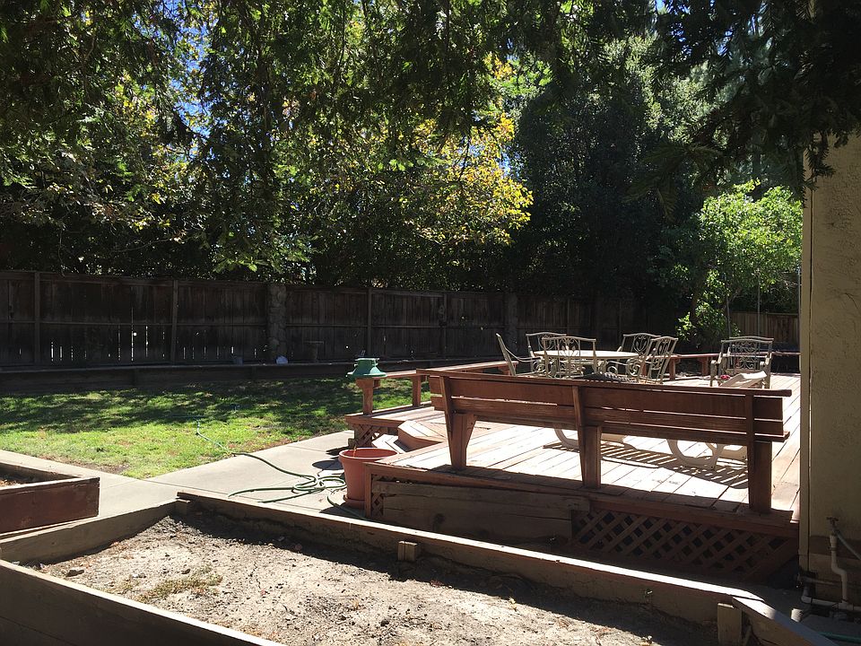 2nd image of 460 Oakwood Cir