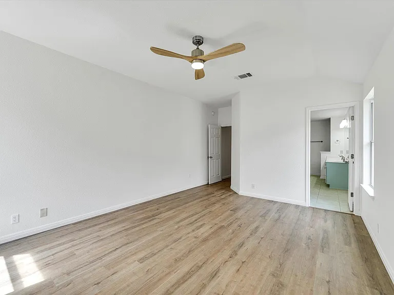 1707 Primrose Ln — Photo 15