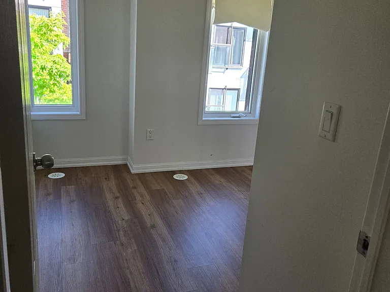 3120 Boxford Cres #5 — Photo 21