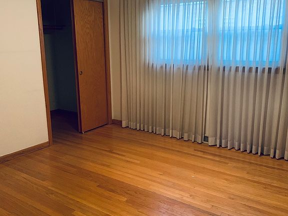 5th image of 3712 N Pontiac Ave
