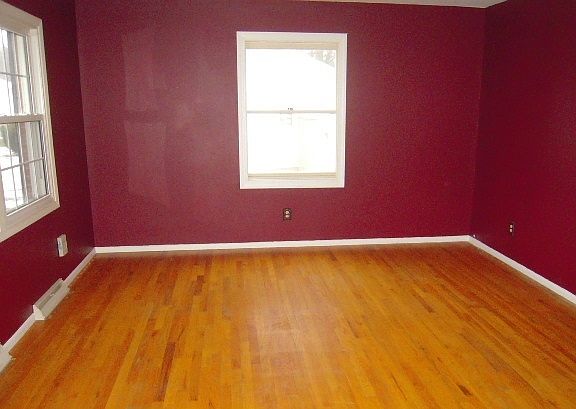 4th image of 1376 Berkshire Dr