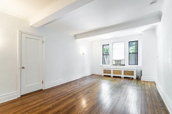 Rented by Cooper & Cooper Real Estate | media 18