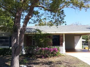 212 Dykes Dr, Tavares, FL 32778