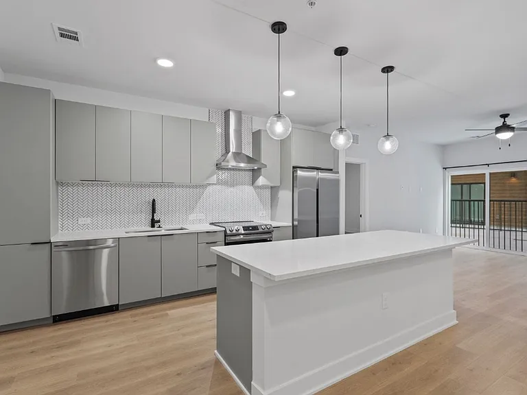 2500 Longview St #105 — Photo 1