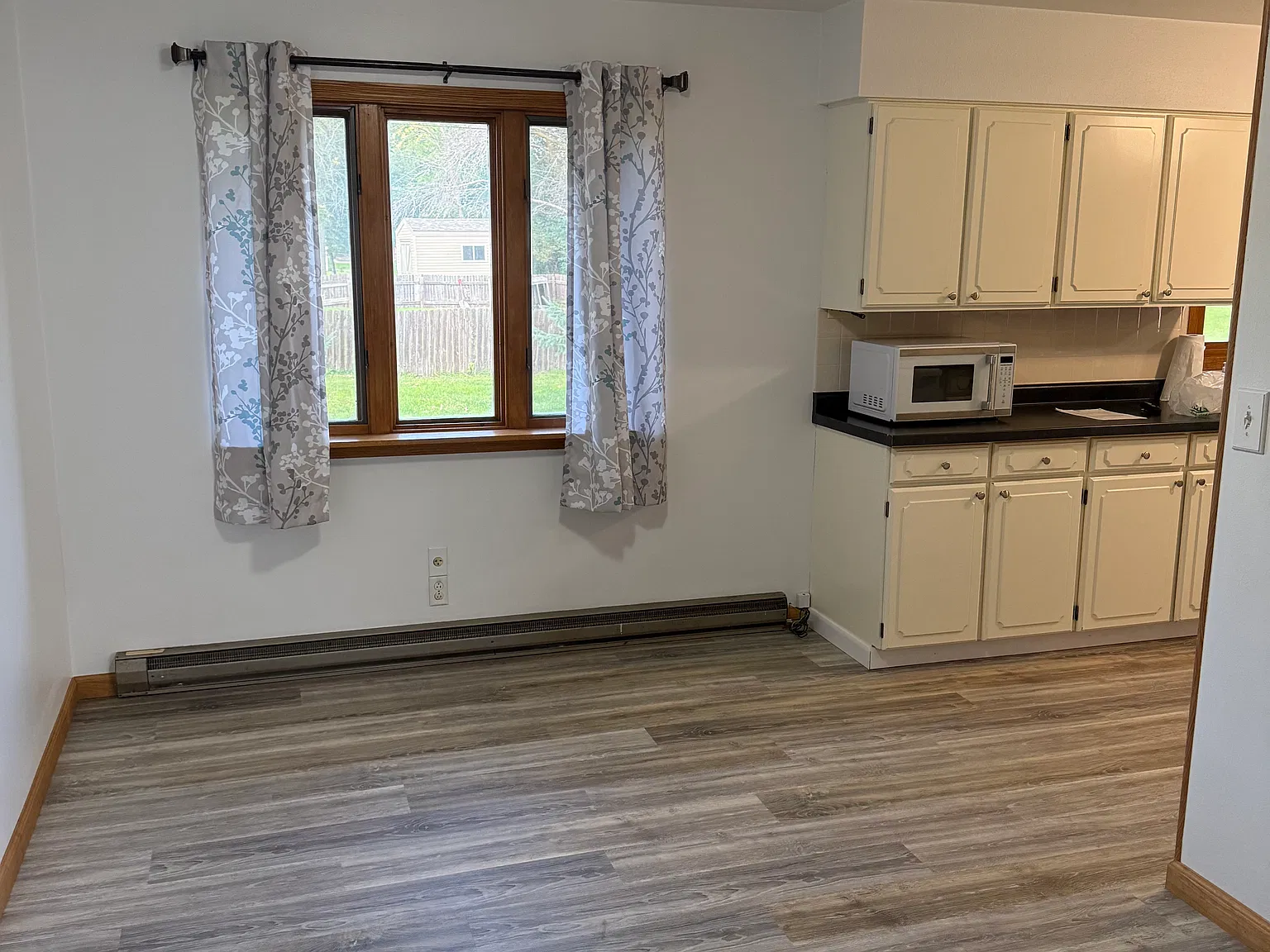 3 bed, 1300 sqft, $1,150 — Photo 4