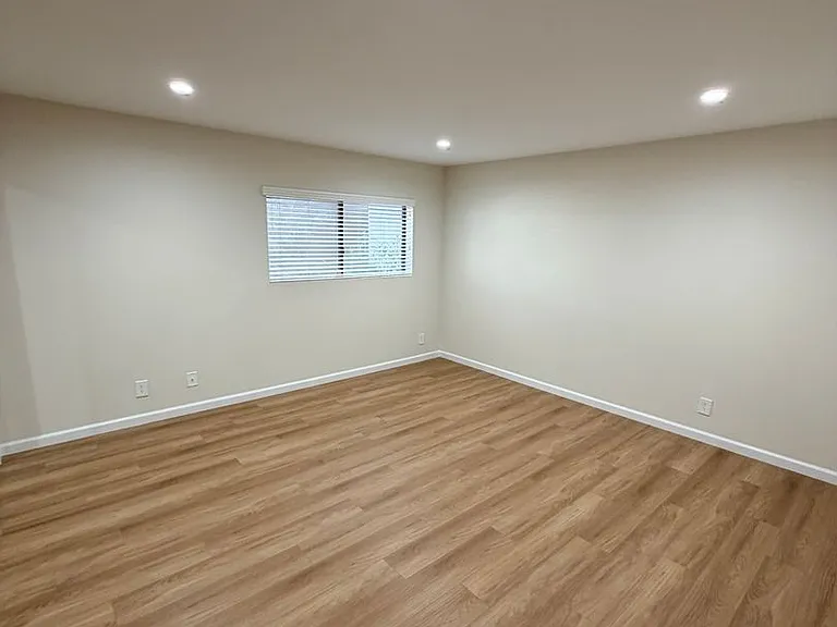 15323 Weddington Street — Photo 23