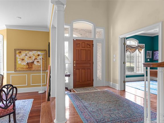 2nd image of 522 Cayuga Heights Rd