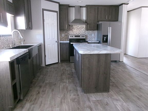3rd image of 318 Pineland Ave #120