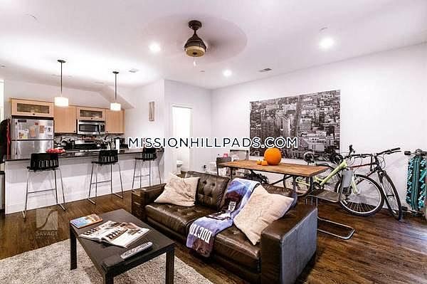 2nd image of 1435 Tremont St #2DA