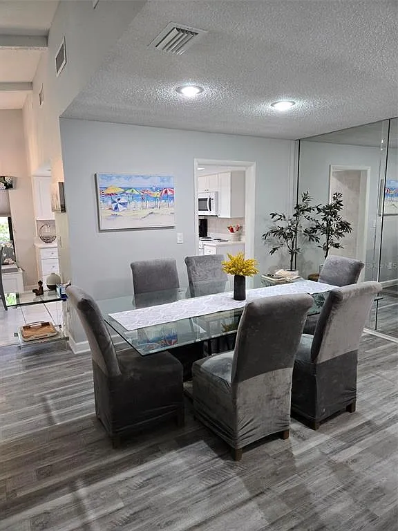 3 bed, 2.0 bath, 1548 sqft, $3,500 — Photo 2