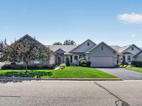 6282 Northridge Woods Dr, Brighton, MI 48116