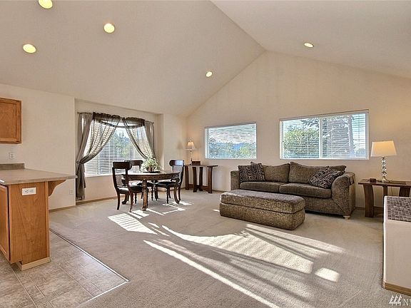 3rd image of 423 Coal Ave