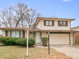 213 W Rainbow Dr, Glenwood, IL 60425