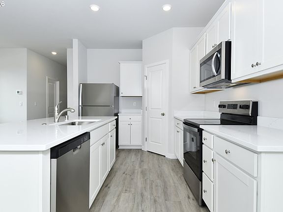 4th image of 749 NE 13th St