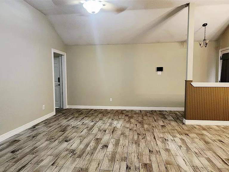 213 Mango St — Photo 5