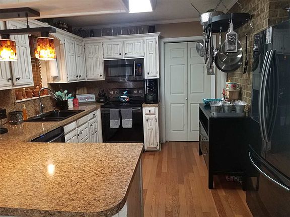 3rd image of 1102 Dogwood St