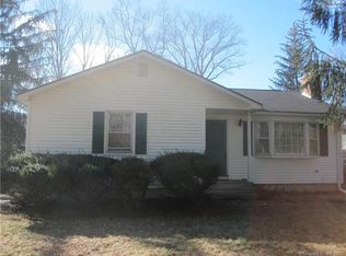 2 Edgewood Ln, Mansfield, CT 06250