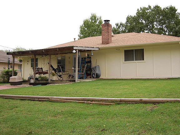 2nd image of 1202 Phillips Dr