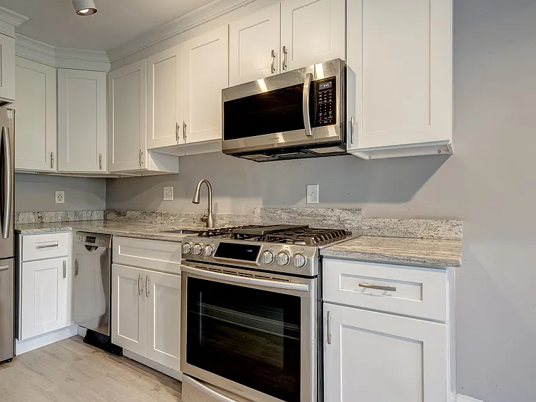 1565 N Colonial Ter #304 — Photo 4