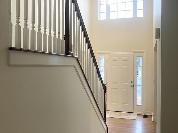 3rd image of 983 Acadia Ct