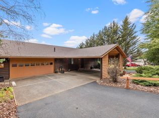 160 Village Ln, Grants Pass, OR 97527