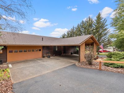 160 Village Ln, Grants Pass, OR, 97527