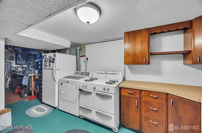 143 Safran Ave — Photo 6