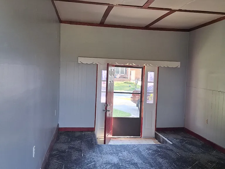 303 Allen Dr — Photo 12
