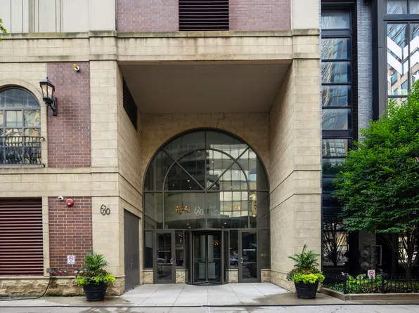 630 N State St APT 2202, Chicago, IL 60654