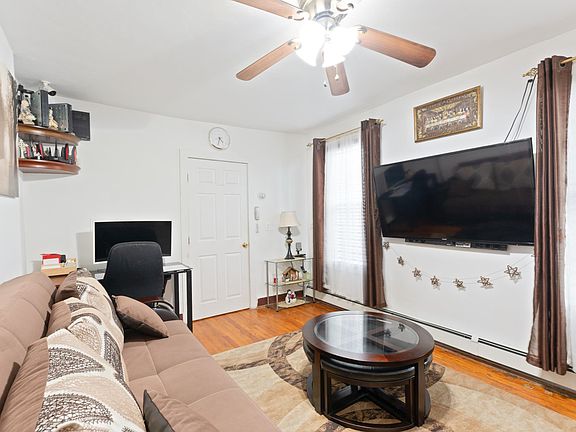 5th image of 61 Vroom St