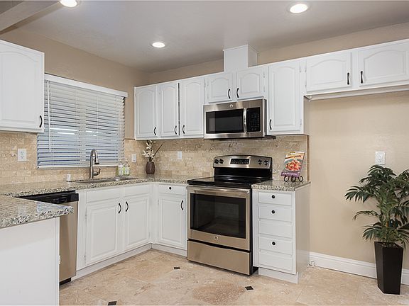4th image of 3241 Oriole Way