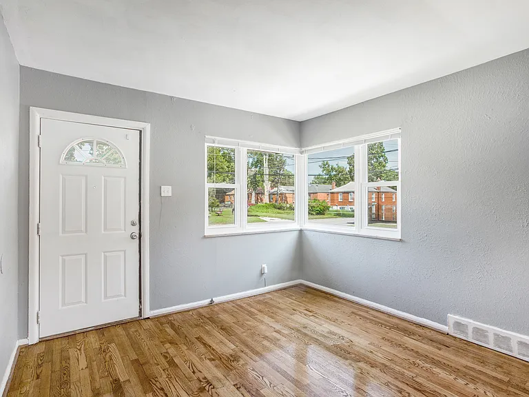 1304 Grant Dr — Photo 13