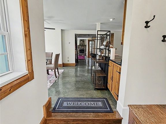 4th image of 210 Mount Pleasant Rd