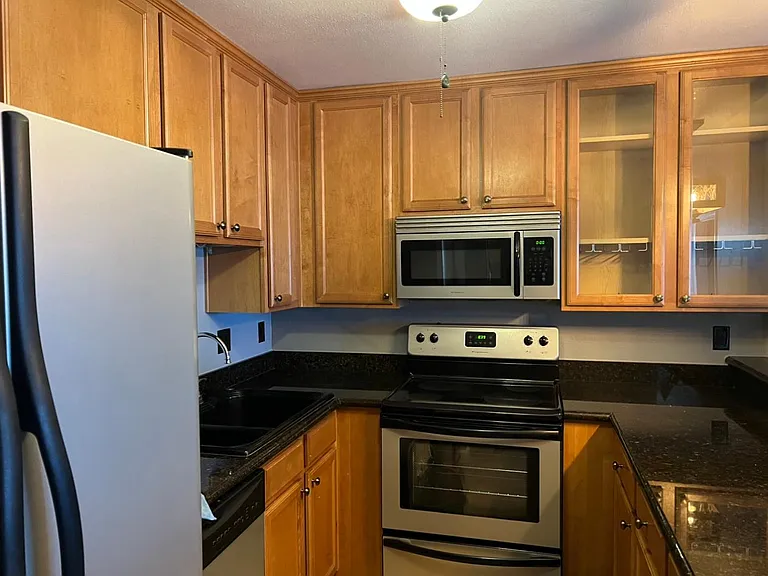 3030 Suncrest Dr #212 — Photo 4