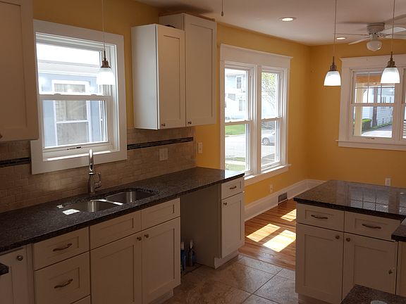 5th image of 207 Norwalk Ave