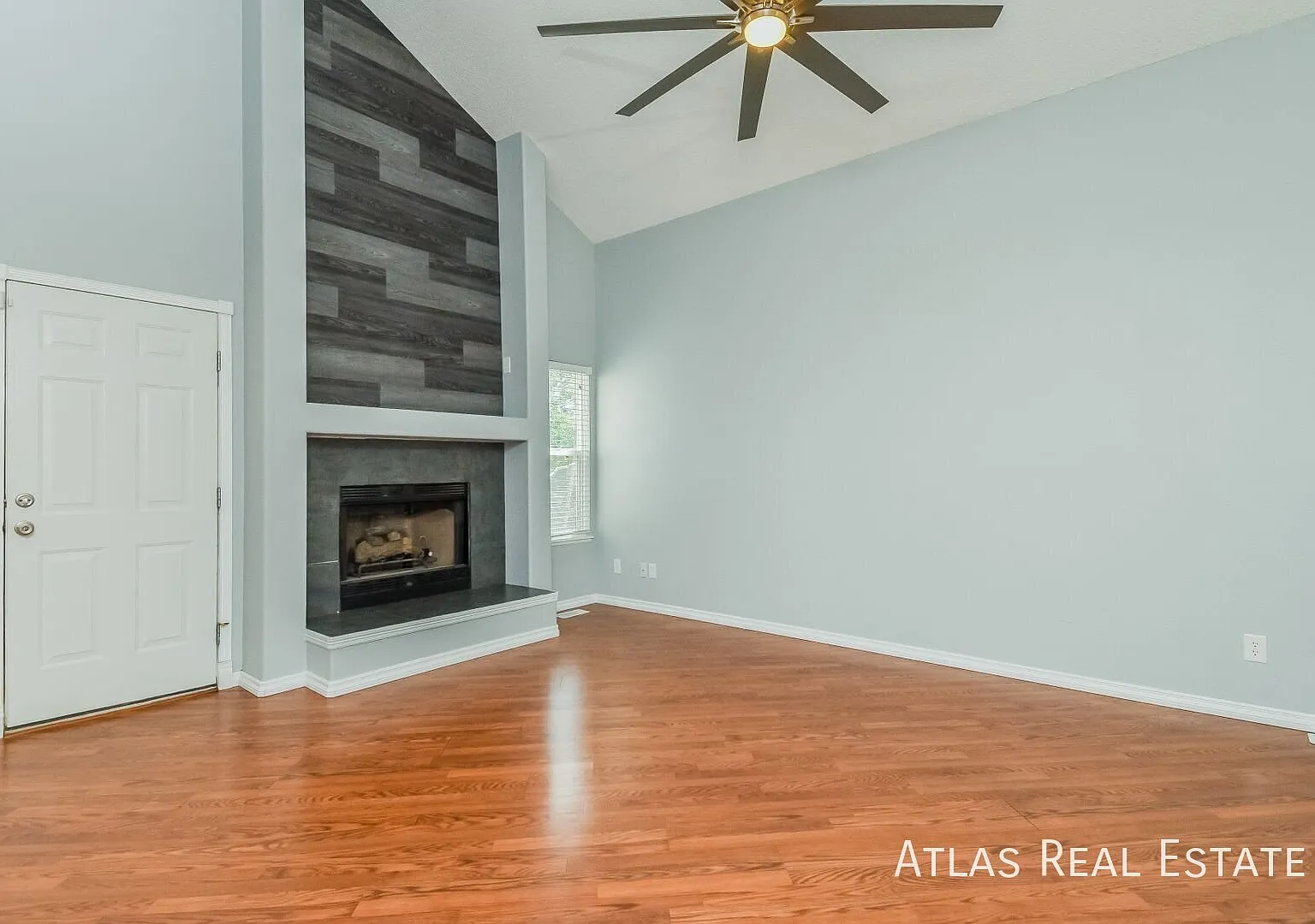 Coming Soon! || Quiet & Comfortable 3 Bed 4 Bath Home With A/C In Stetson Hills! — Photo 2