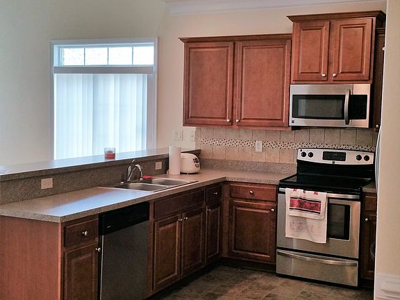 5th image of 400 Tanners Green Ct