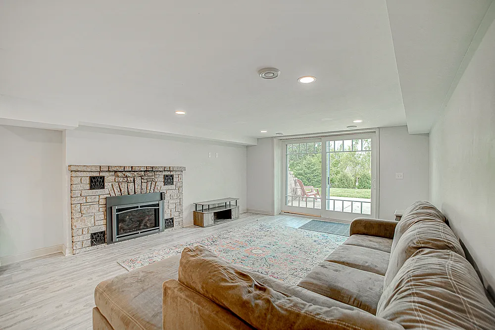 2 bed, 1650 sqft, $1,970 — Photo 2
