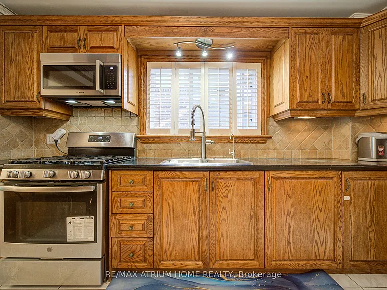 8 Patrick Blvd — Photo 5