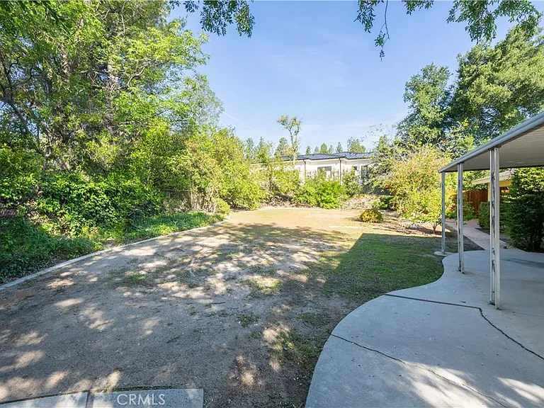 11761 Encino Ave — Photo 38