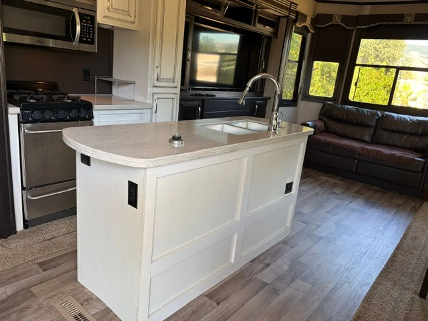 10845 Foothill Ave. — Photo 3