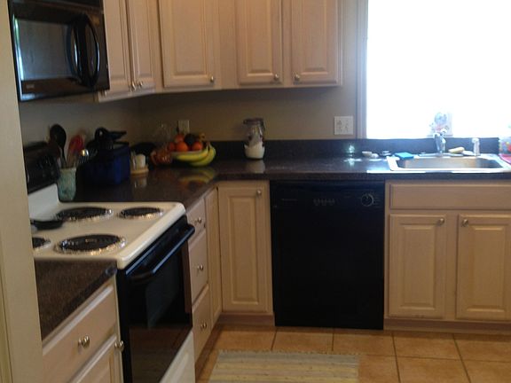 3rd image of 4017 Pond View Dr