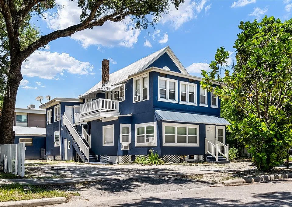 418 E Amelia Ave #A
