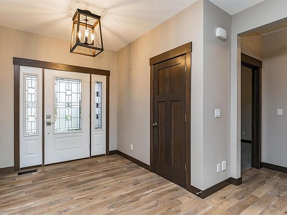3rd image of 5906 Michael Dr NE