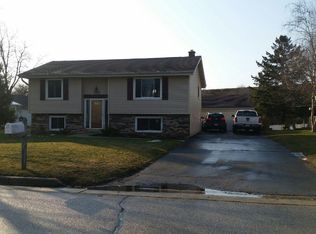 195 Willow Dr, Hartland, WI 53029