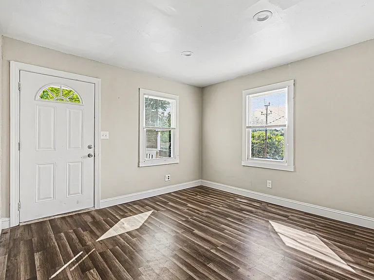 2604 Booker Ave — Photo 7