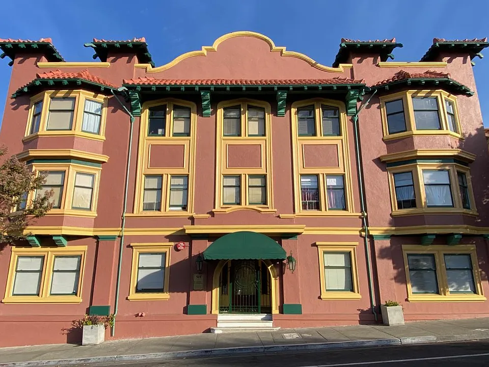 524 Georgia St #104