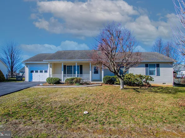 124 Orchid Ln, Falling Waters, WV 25419