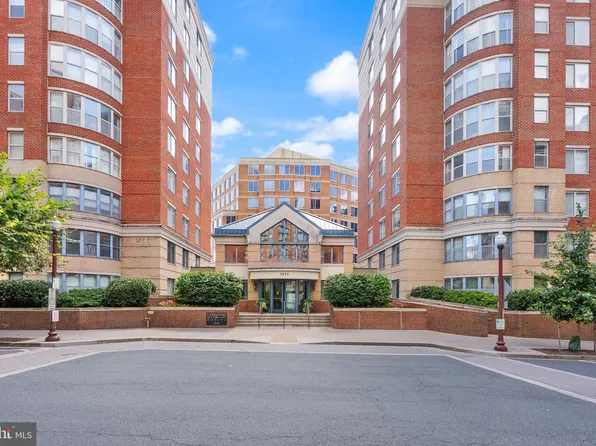 3830 9th St N APT 208E, Arlington, VA 22203